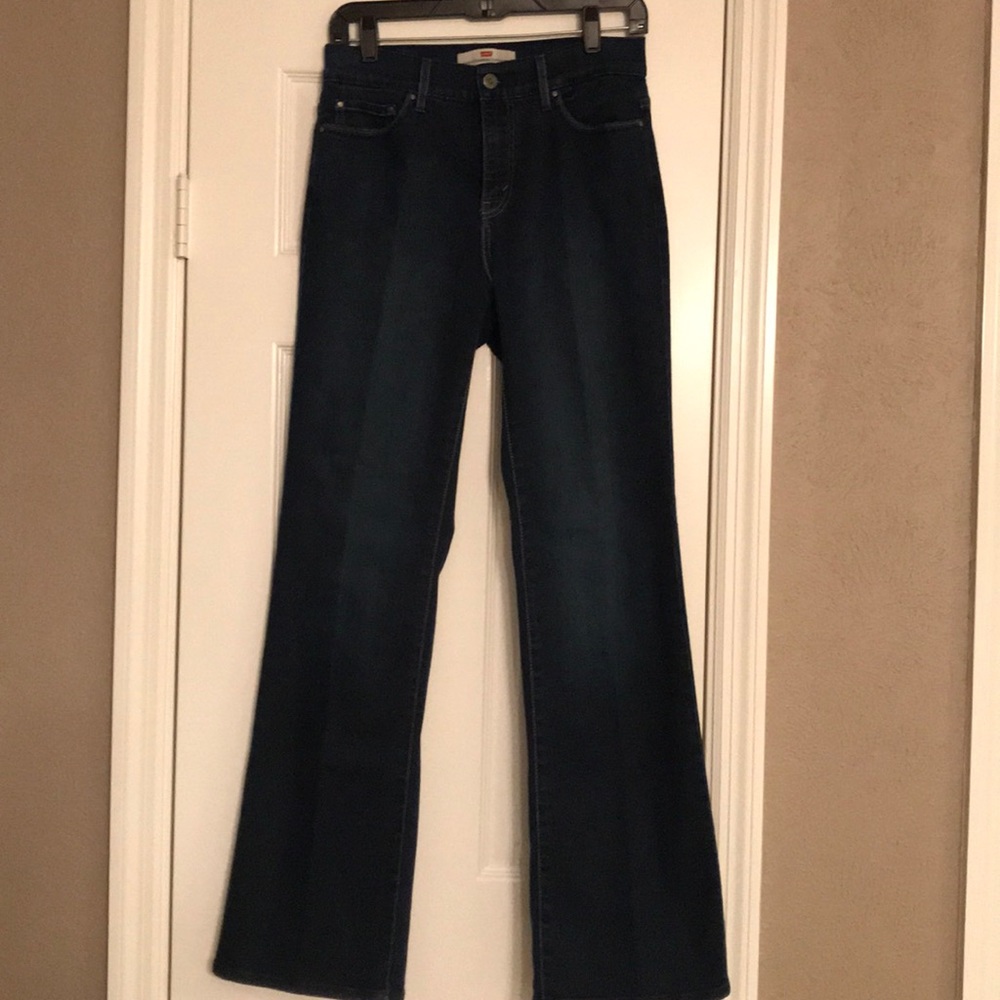 Levi’s 445 Boot Cut Jeans.  Size 6